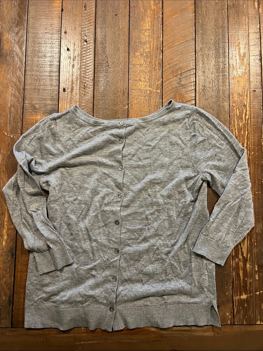 Women’s Gray Button-Back Long Sleeve Top